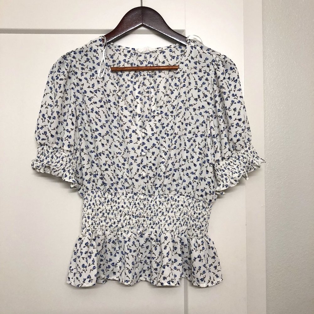 🌟LAST CALL! Beautiful Floral Blouse (Medium)